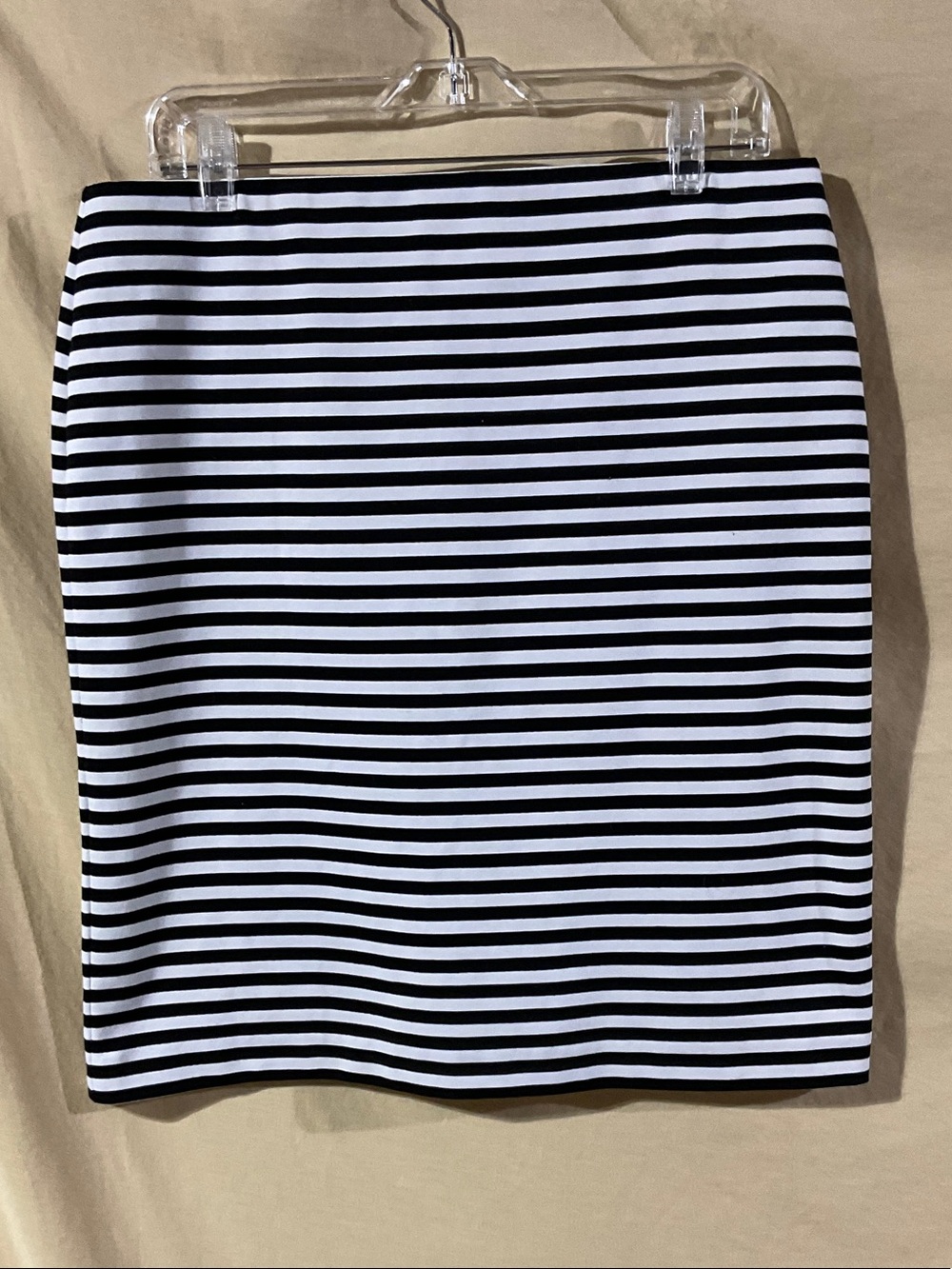 Nine West Size 10 Black and White Striped Pencil Skirt